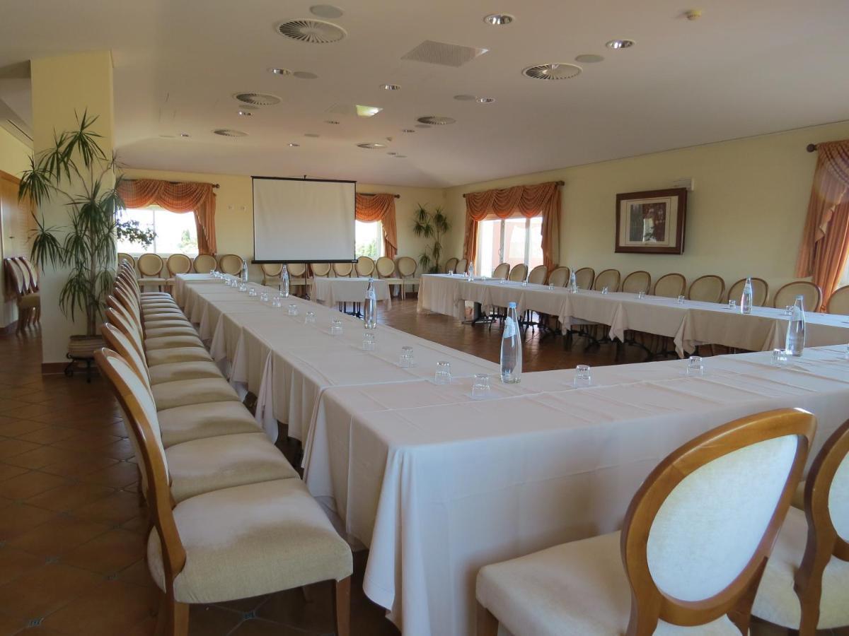 Boavista Golf & Spa - Bela Colina Holidays Lagos Buitenkant foto The U-shaped table